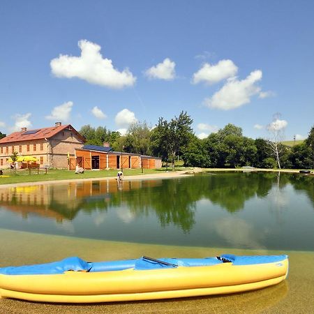 Rekreacni Areal Dvur Honetice Hotel Exterior photo